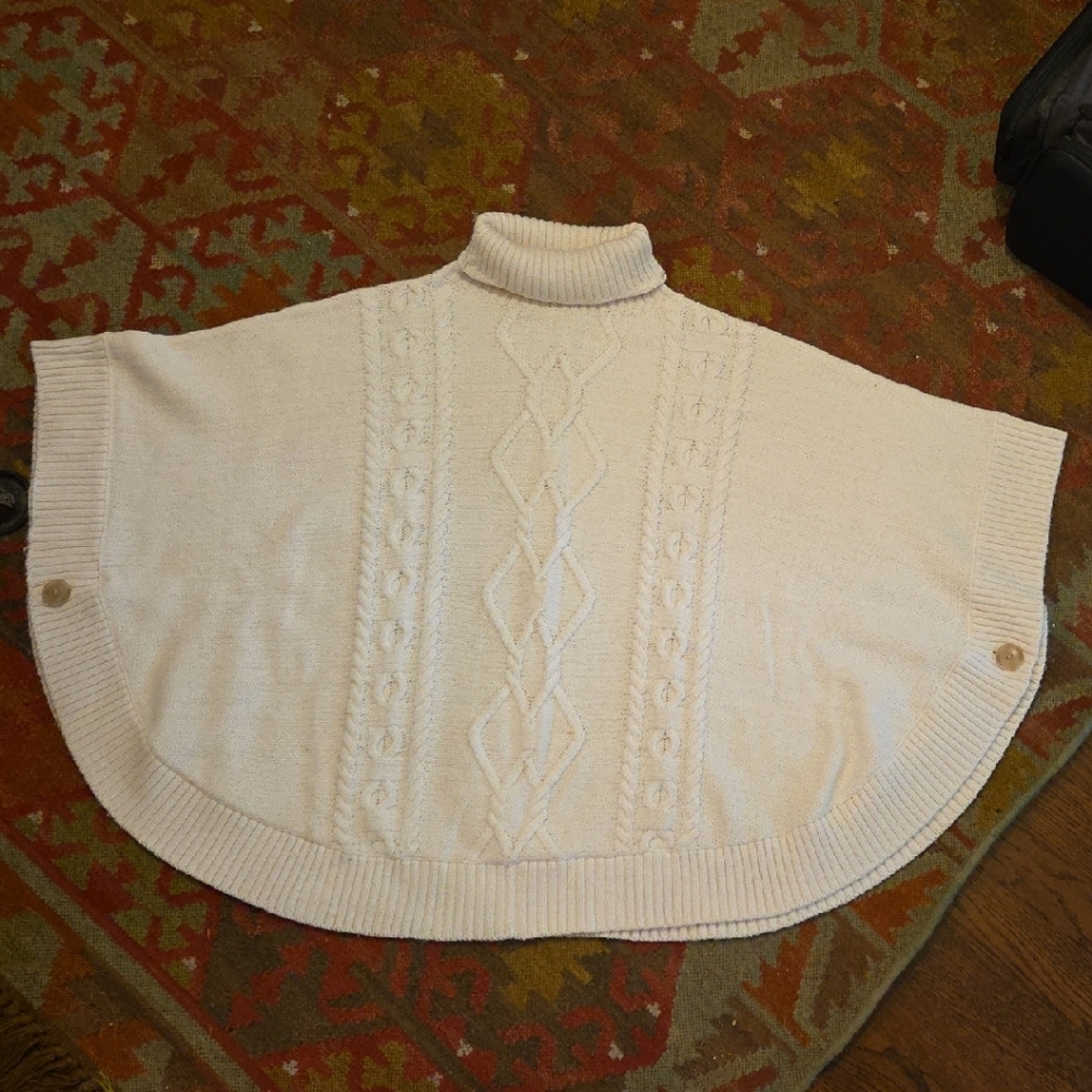 Cozy cable knit cape/poncho with turtleneck. Gap xs/s